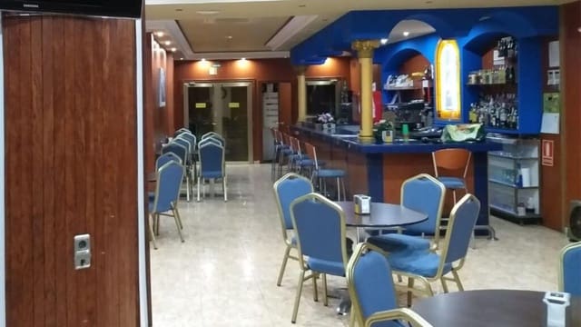 Commercial for sale in Torrent - € 159,000 (Ref: 9174499)