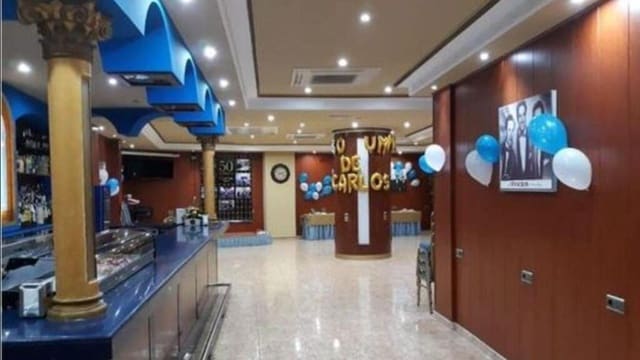 Commercial for sale in Torrent - € 159,000 (Ref: 9174499)