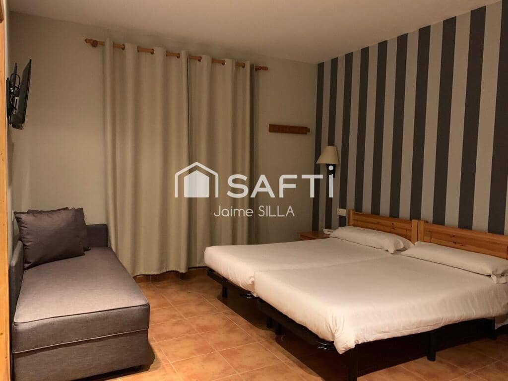 Kontor til salgs i Alp - € 3 500 000 (Ref: 9174511)