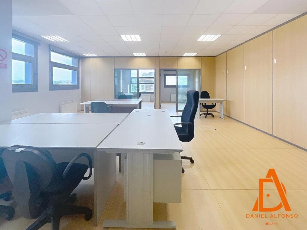 Office for sale in Llanera with garage - € 170,000 (Ref: 9174529)