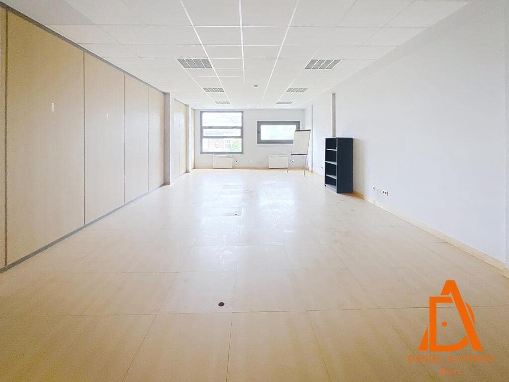 Office for sale in Llanera with garage - € 170,000 (Ref: 9174529)