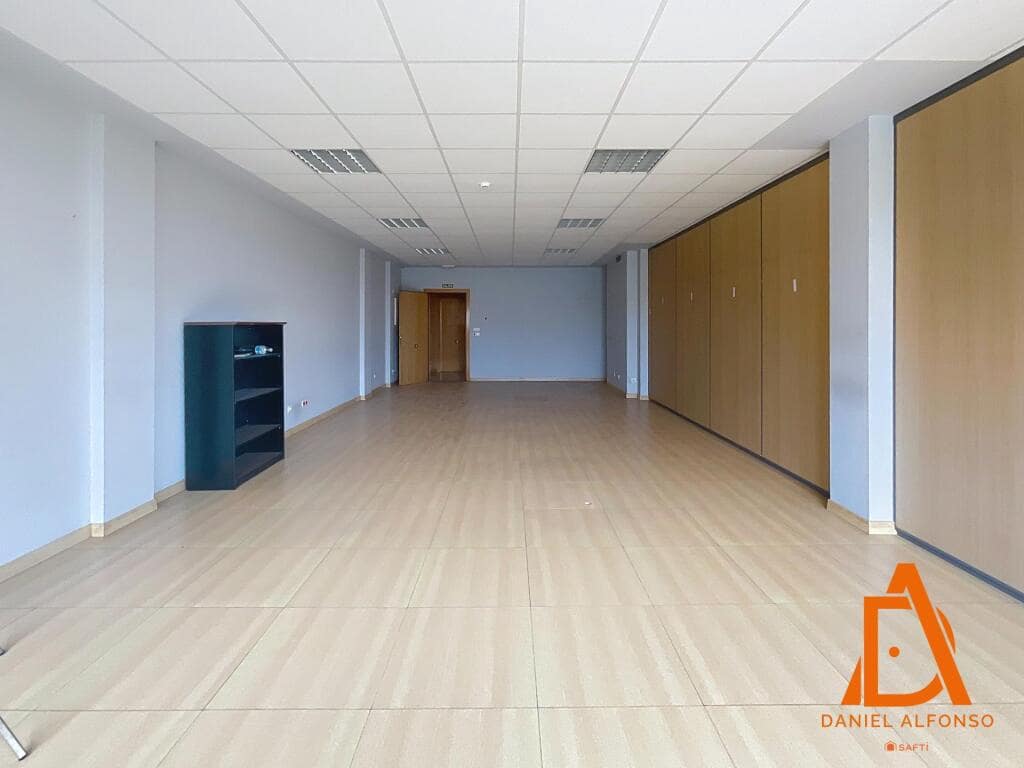 Office for sale in Llanera with garage - € 170,000 (Ref: 9174529)