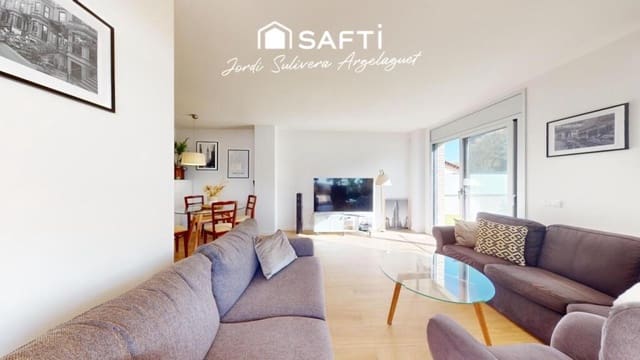 3 soveværelse Lejlighed til salg i Salt med swimmingpool garage - € 335.000 (Ref: 9177316)