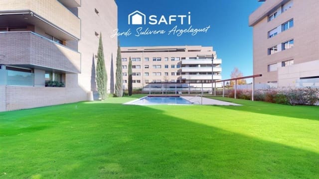 3 soveværelse Lejlighed til salg i Salt med swimmingpool garage - € 335.000 (Ref: 9177316)
