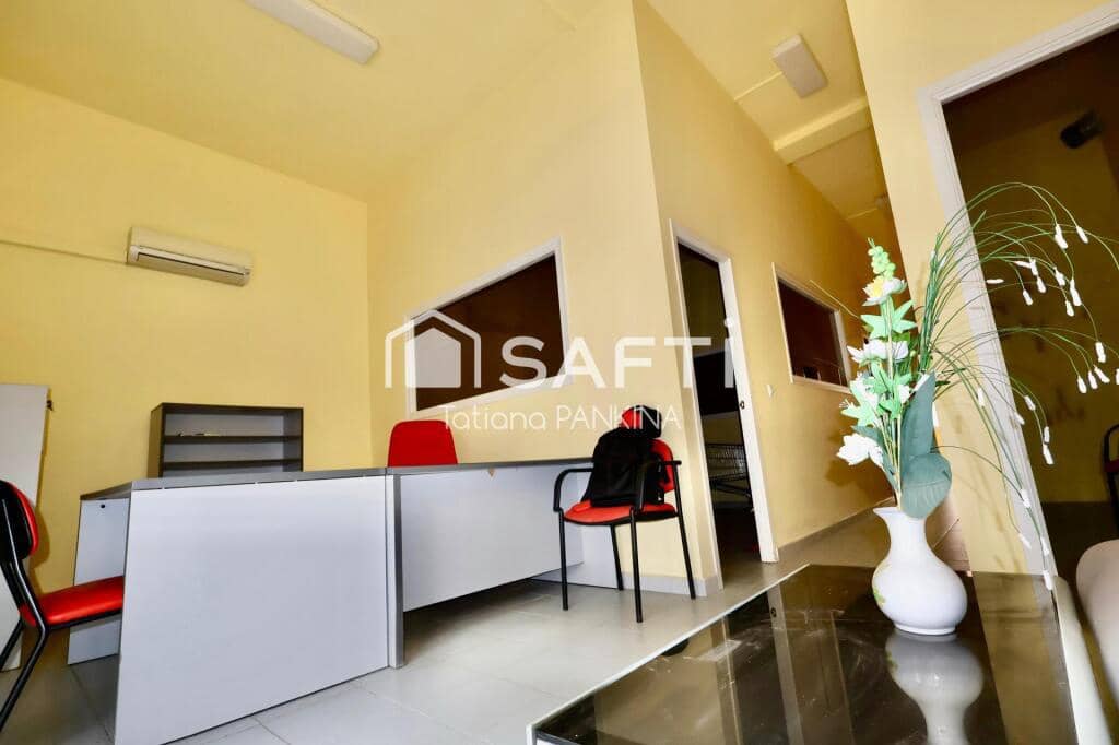 Kommersiell til salgs i Lloret de Mar - € 120 000 (Ref: 9177317)