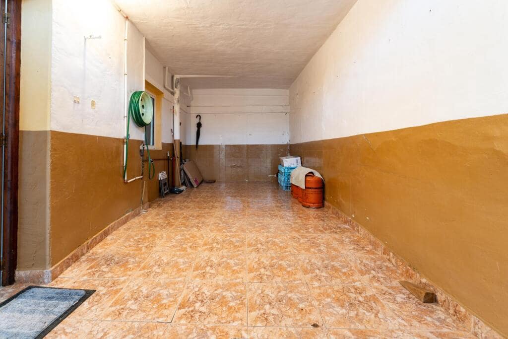 4 soveværelse Villa til salg i Villanueva de Algaidas med garage - € 102.000 (Ref: 9177318)