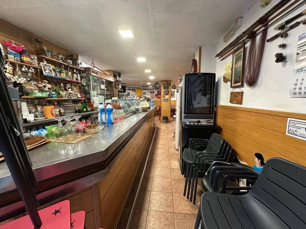 Commercial for sale in Barcelona city - € 410,000 (Ref: 9181020)