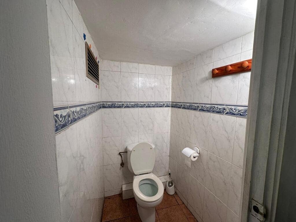 Commercial for sale in Barcelona city - € 410,000 (Ref: 9181020)