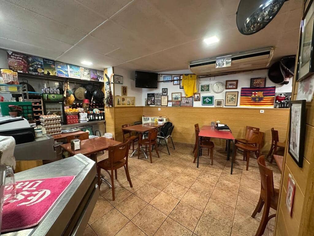 Commercial for sale in Barcelona city - € 410,000 (Ref: 9181020)