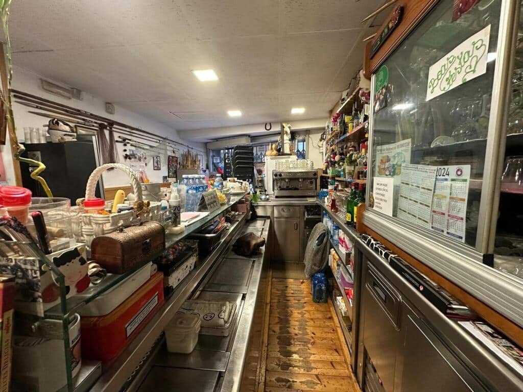 Commercial for sale in Barcelona city - € 410,000 (Ref: 9181020)