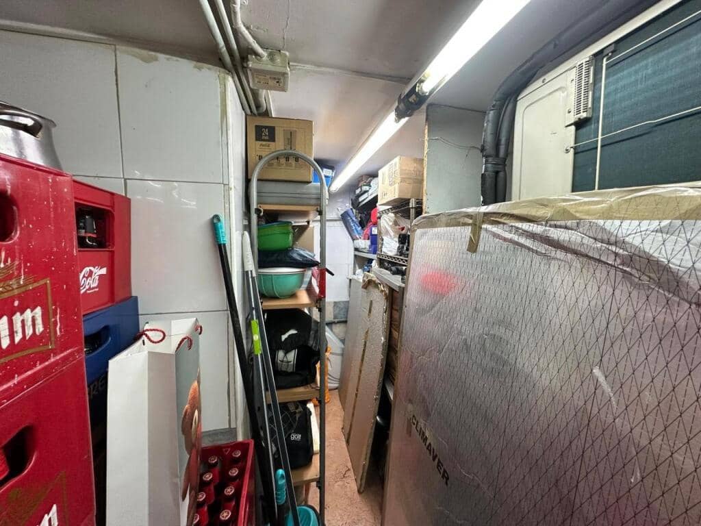 Commercial for sale in Barcelona city - € 410,000 (Ref: 9181020)