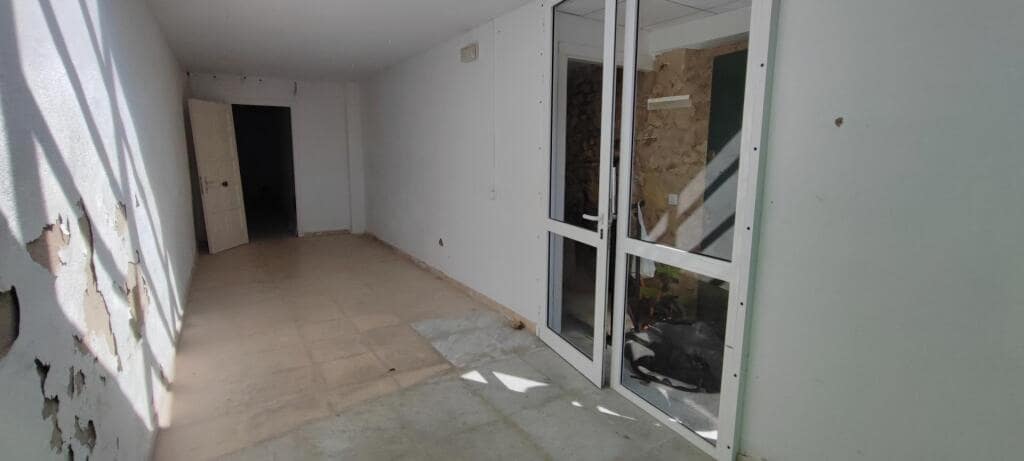 Erhverv til salg i Tarragona by - € 100.000 (Ref: 9181043)