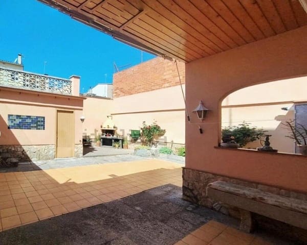 6 soverom Villa til salgs i Salt - € 425 000 (Ref: 9185432)