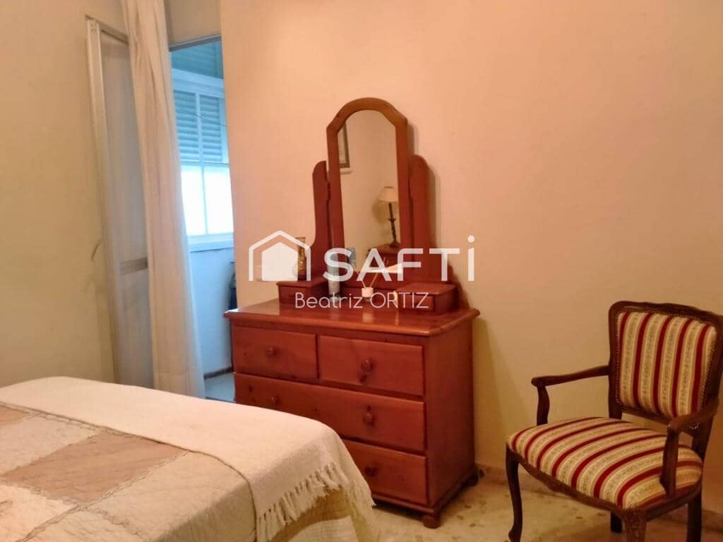 4 bedroom Apartment for sale in Cadiz city with garage - € 490,000 (Ref: 9185434)