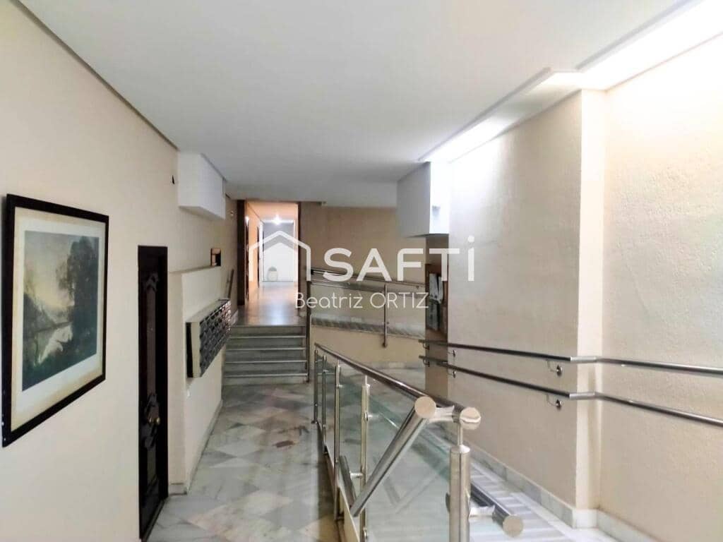 4 bedroom Apartment for sale in Cadiz city with garage - € 490,000 (Ref: 9185434)