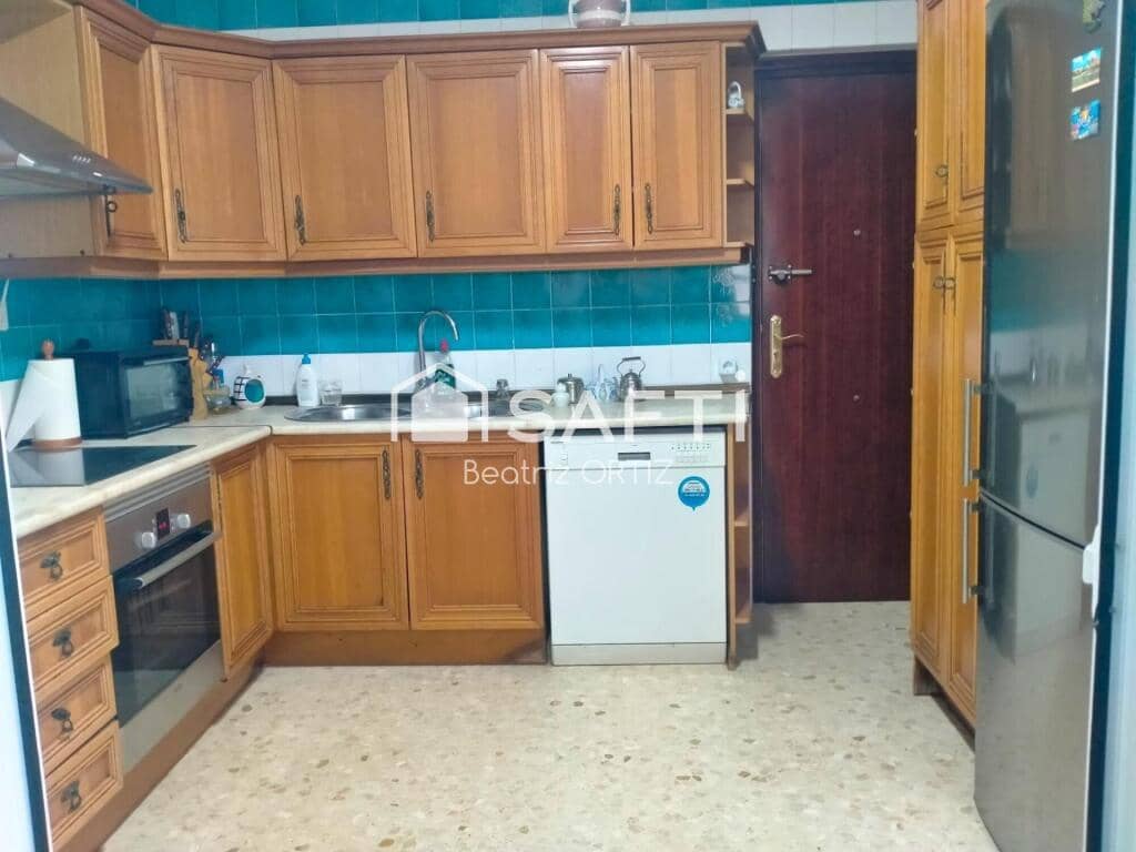 4 bedroom Apartment for sale in Cadiz city with garage - € 490,000 (Ref: 9185434)