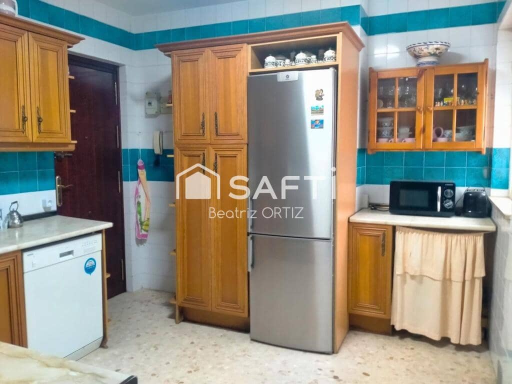 4 bedroom Apartment for sale in Cadiz city with garage - € 490,000 (Ref: 9185434)