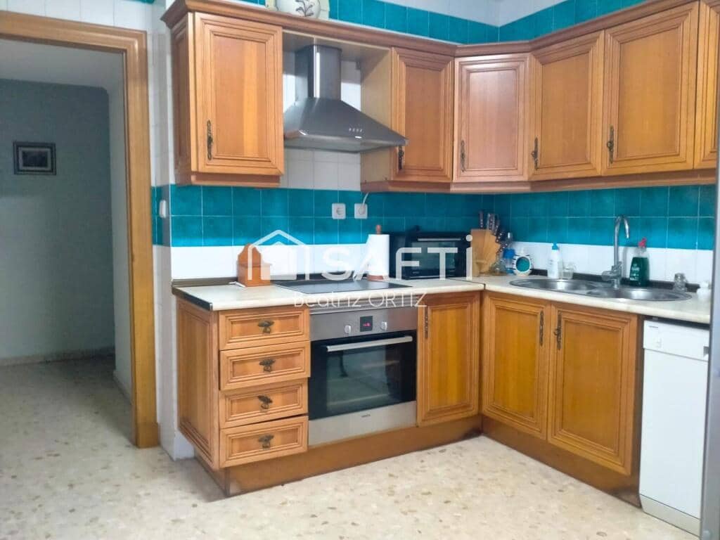 4 bedroom Apartment for sale in Cadiz city with garage - € 490,000 (Ref: 9185434)