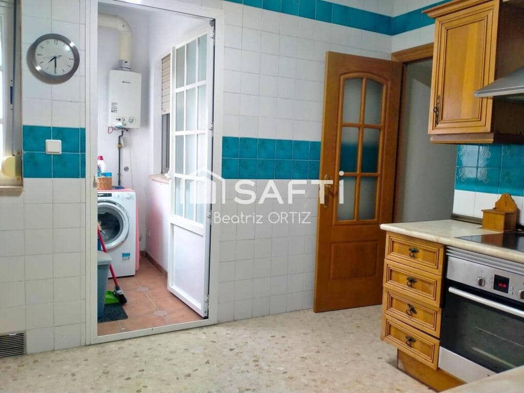 4 bedroom Apartment for sale in Cadiz city with garage - € 490,000 (Ref: 9185434)