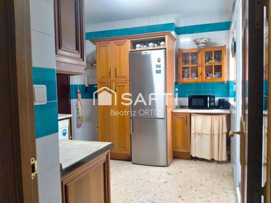 4 bedroom Apartment for sale in Cadiz city with garage - € 490,000 (Ref: 9185434)