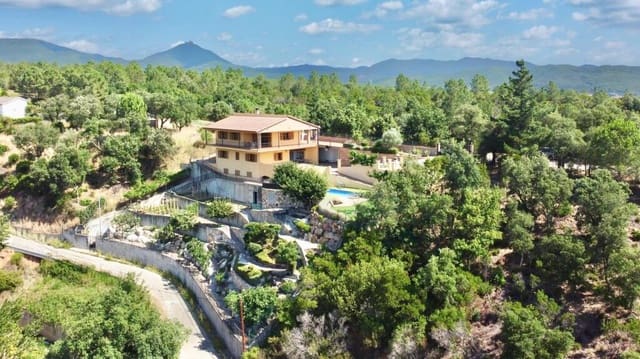 5 bedroom Villa for sale in Riells i Viabrea with pool garage - € 535,000 (Ref: 9185437)