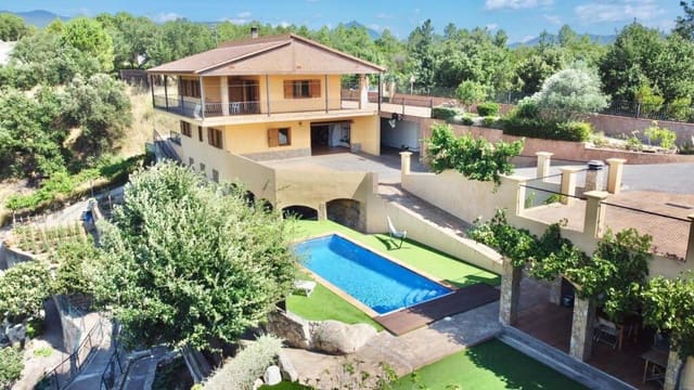 5 bedroom Villa for sale in Riells i Viabrea with pool garage - € 535,000 (Ref: 9185437)