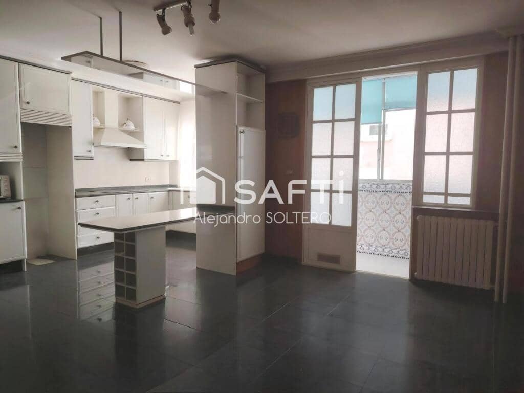 5 soveværelse Lejlighed til salg i Vigo med garage - € 365.000 (Ref: 9192360)