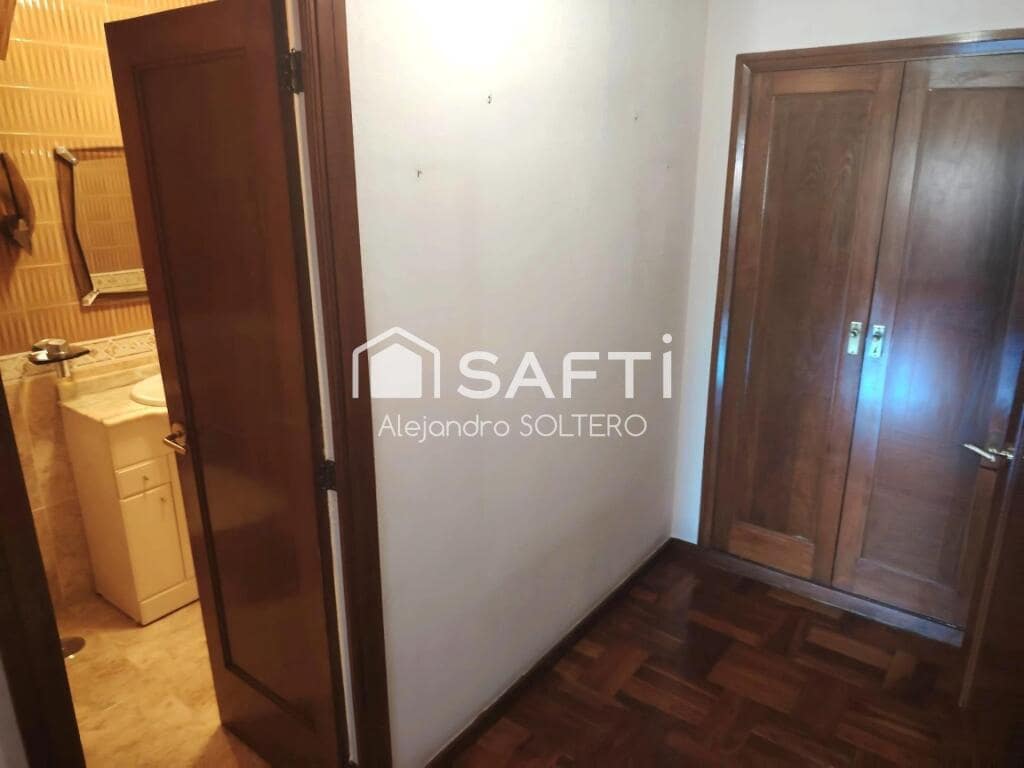 5 soveværelse Lejlighed til salg i Vigo med garage - € 365.000 (Ref: 9192360)