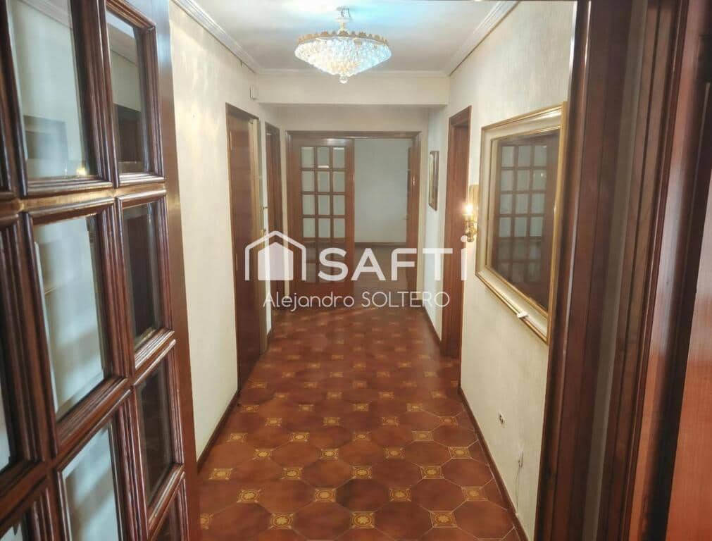 5 soveværelse Lejlighed til salg i Vigo med garage - € 365.000 (Ref: 9192360)