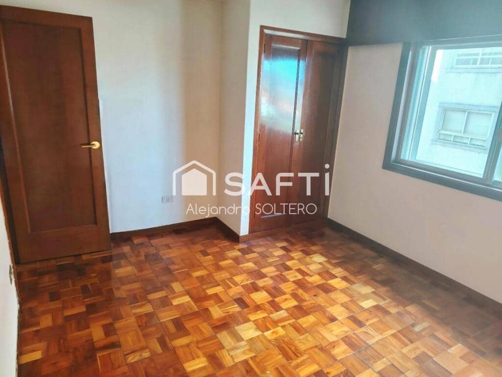 5 soveværelse Lejlighed til salg i Vigo med garage - € 365.000 (Ref: 9192360)