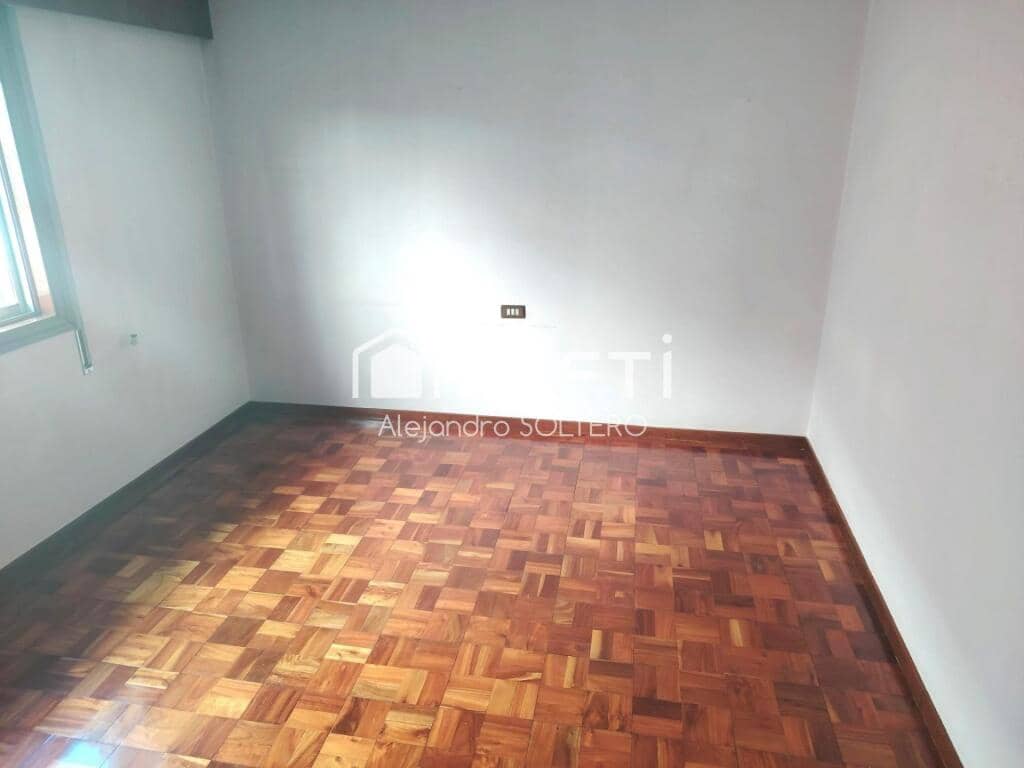 5 soveværelse Lejlighed til salg i Vigo med garage - € 365.000 (Ref: 9192360)