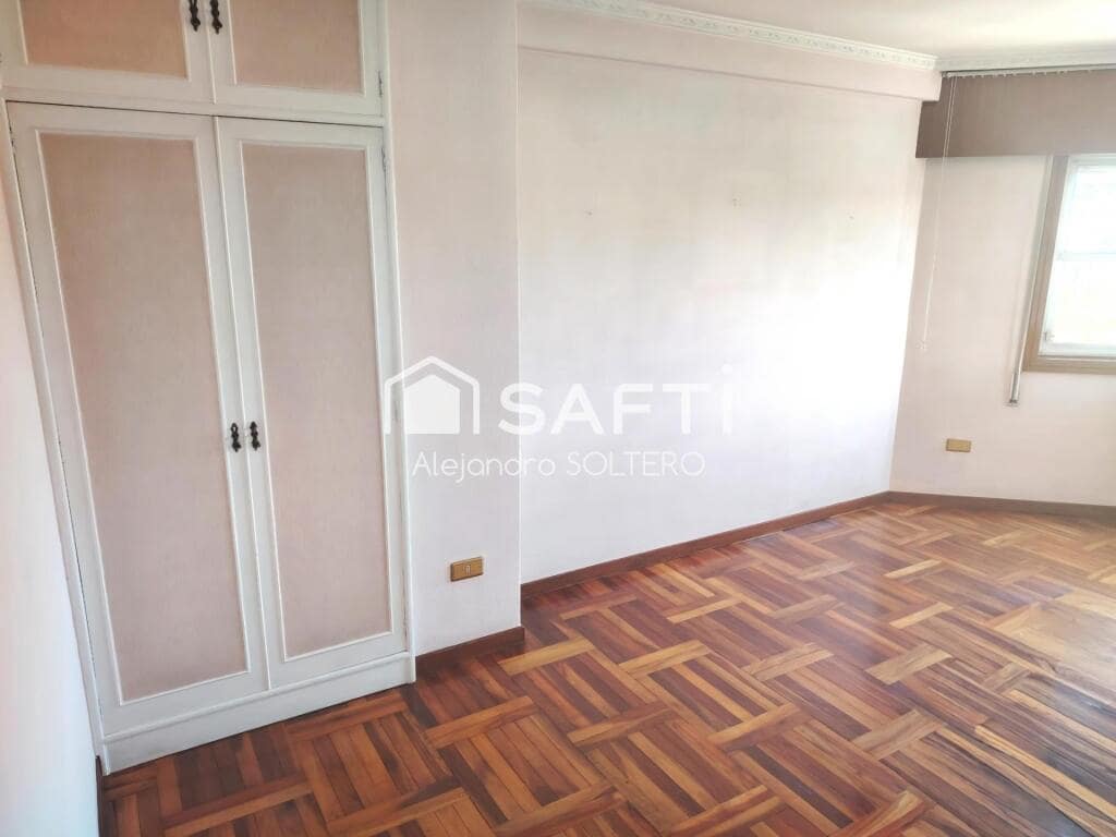 5 soveværelse Lejlighed til salg i Vigo med garage - € 365.000 (Ref: 9192360)