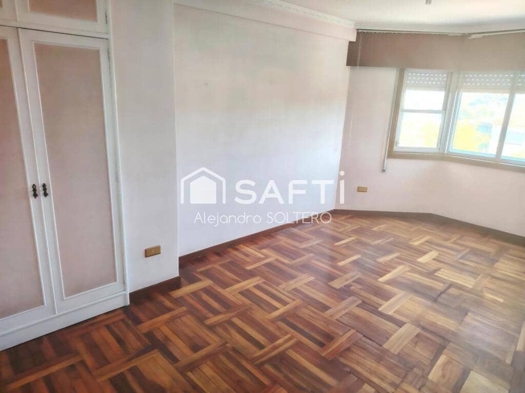 5 soveværelse Lejlighed til salg i Vigo med garage - € 365.000 (Ref: 9192360)