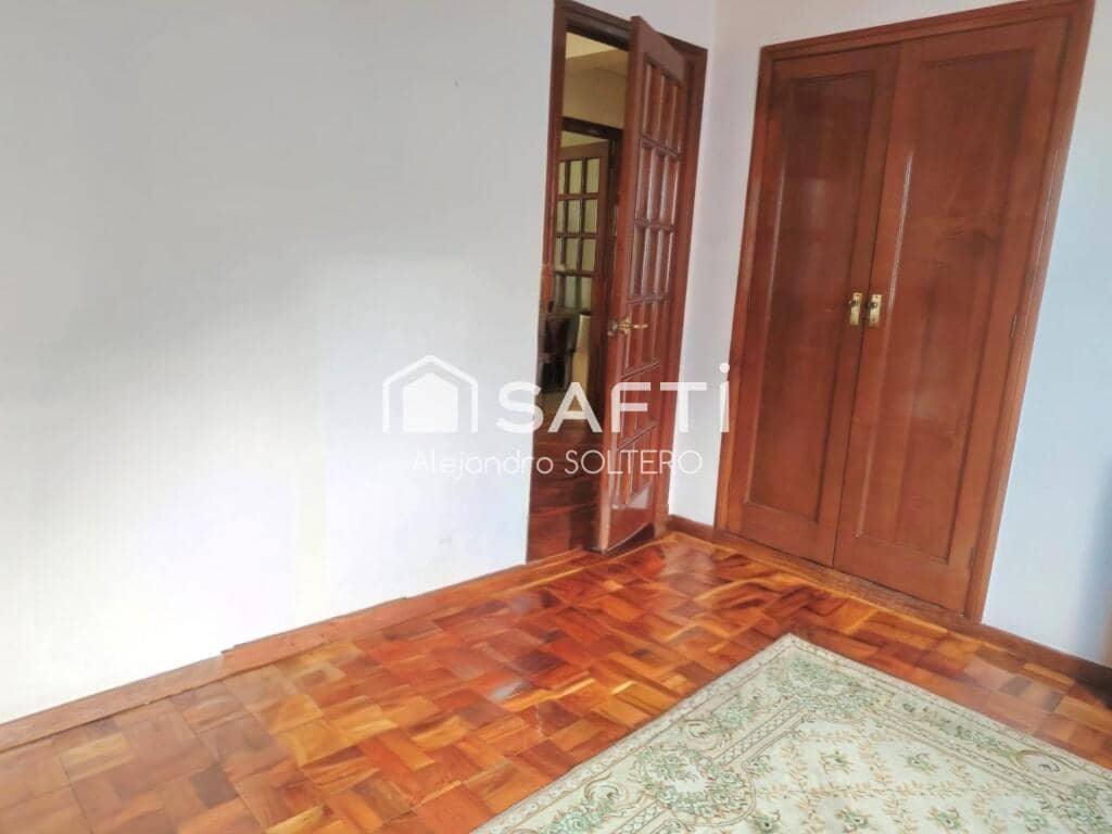 5 soveværelse Lejlighed til salg i Vigo med garage - € 365.000 (Ref: 9192360)