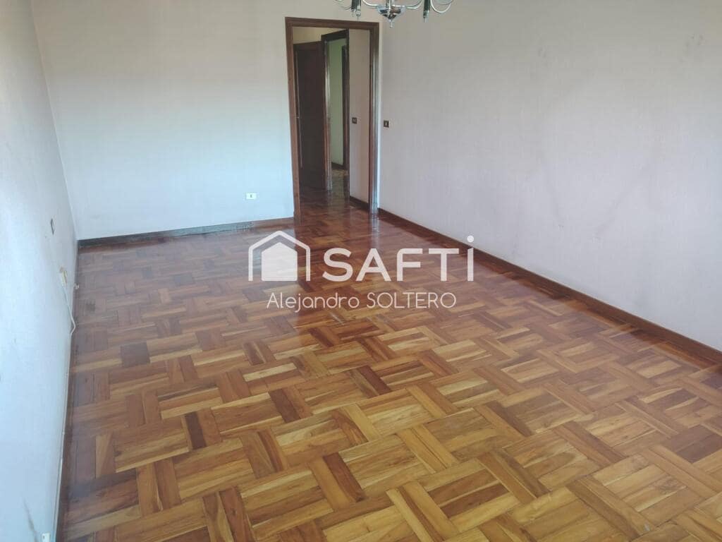 5 soveværelse Lejlighed til salg i Vigo med garage - € 365.000 (Ref: 9192360)