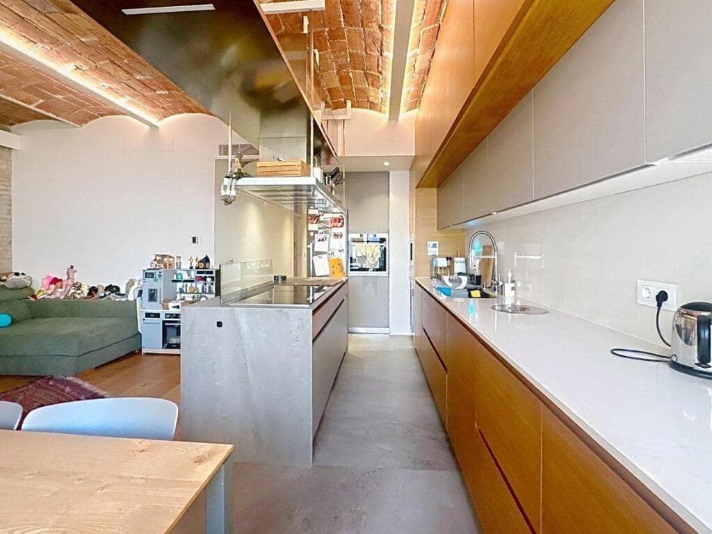 3 soveværelse Lejlighed til salg i Barcelona by - € 595.000 (Ref: 9193832)