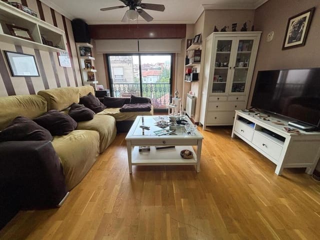 3 makuuhuone Asunto myytävänä paikassa Vigo mukana 
autotalli - 295 000 € (Ref: 9195554)