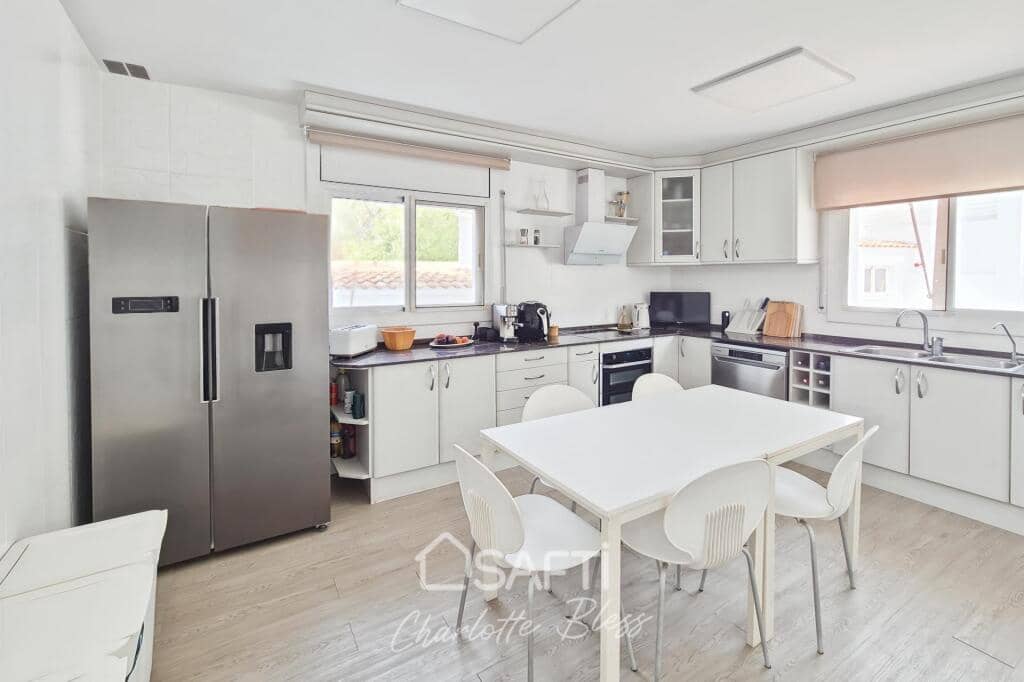 10 soveværelse Villa til salg i Olivella med swimmingpool - € 820.000 (Ref: 9197752)