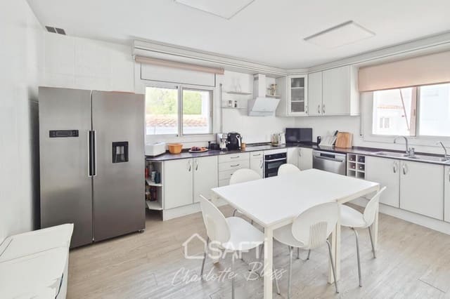 10 bedroom Villa for sale in Olivella with pool - € 820,000 (Ref: 9197752)