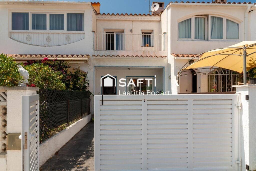 2 sovrum Radhus till salu i Empuriabrava - 185 000 € (Ref: 9200502)