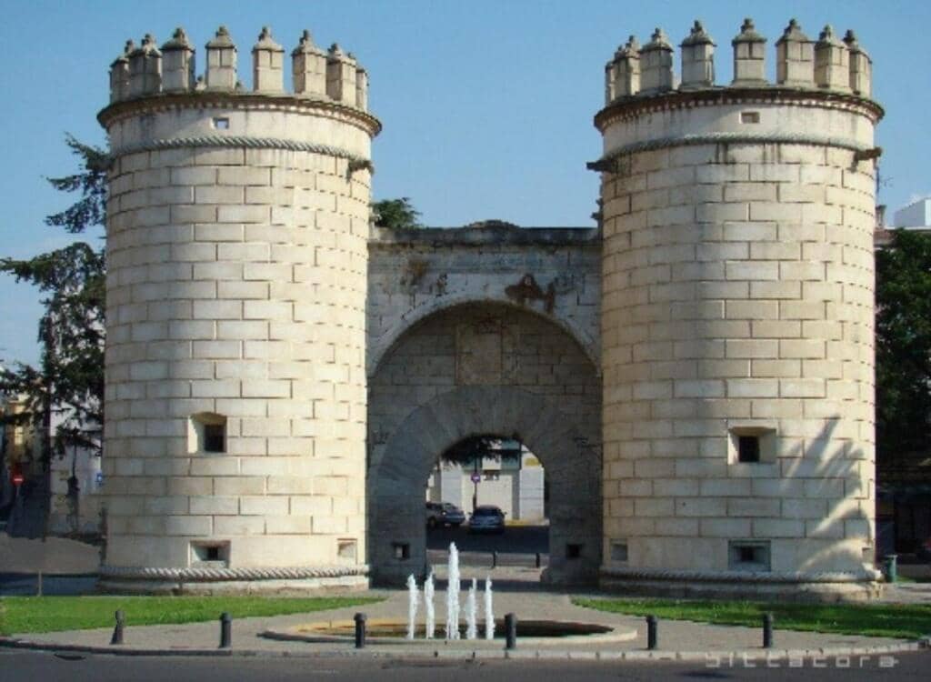 15 soveværelse Villa til salg i Badajoz by med garage - € 765.000 (Ref: 9200506)