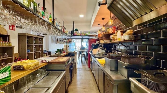 Erhverv til salg i Empuriabrava, Castelló d'Empúries - € 129.000 (Ref: 9208332)