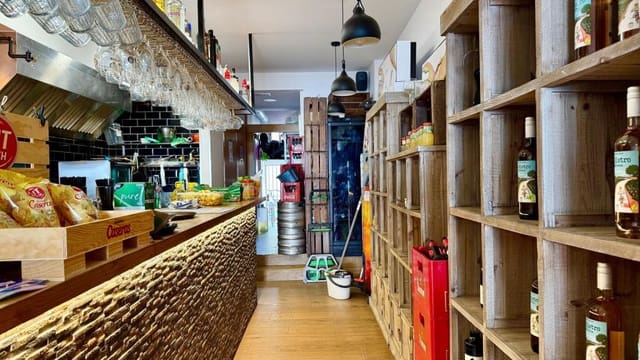 Erhverv til salg i Empuriabrava, Castelló d'Empúries - € 129.000 (Ref: 9208332)