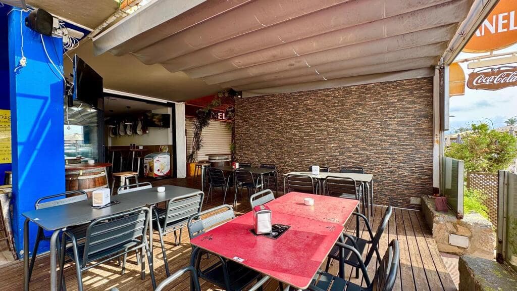 Kaupallinen myytävänä paikassa Empuriabrava - 129 000 € (Ref: 9208332)