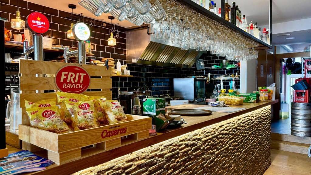 Kaupallinen myytävänä paikassa Empuriabrava - 129 000 € (Ref: 9208332)