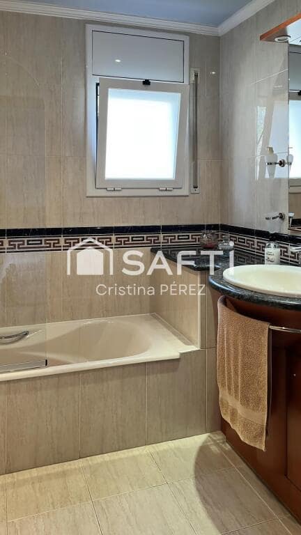 4 slaapkamer Villa te koop in Vidreres met garage - € 295.000 (Ref: 9215069)