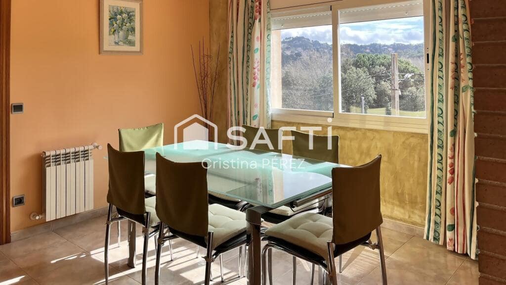 4 slaapkamer Villa te koop in Vidreres met garage - € 295.000 (Ref: 9215069)