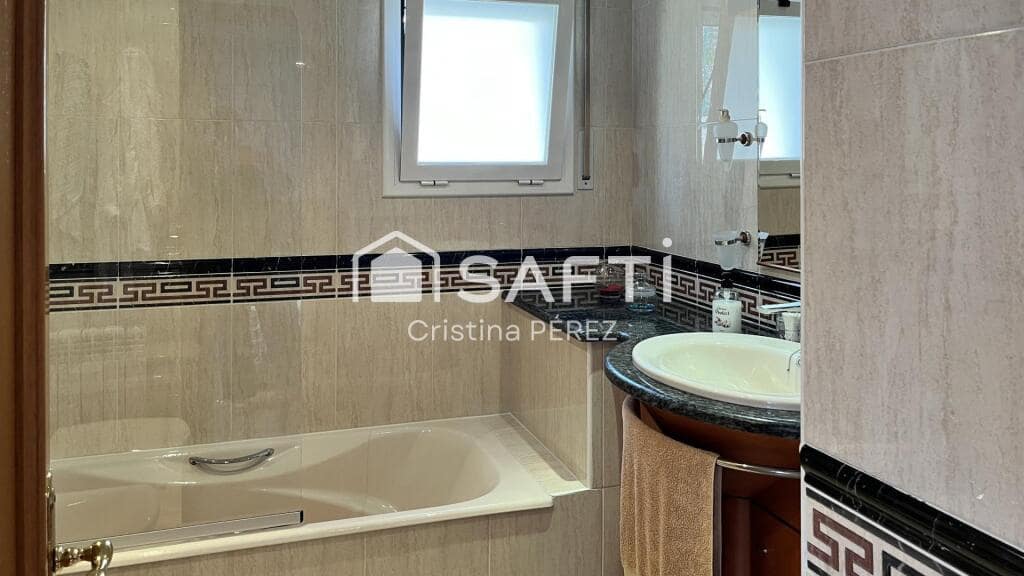 4 slaapkamer Villa te koop in Vidreres met garage - € 295.000 (Ref: 9215069)