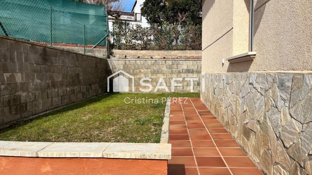 4 slaapkamer Villa te koop in Vidreres met garage - € 295.000 (Ref: 9215069)