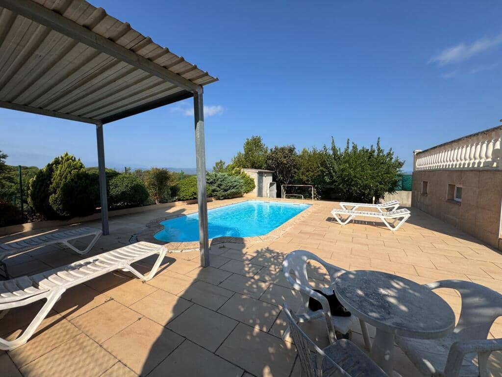 5 soveværelse Villa til salg i Caldes de Malavella med swimmingpool garage - € 330.000 (Ref: 9217421)